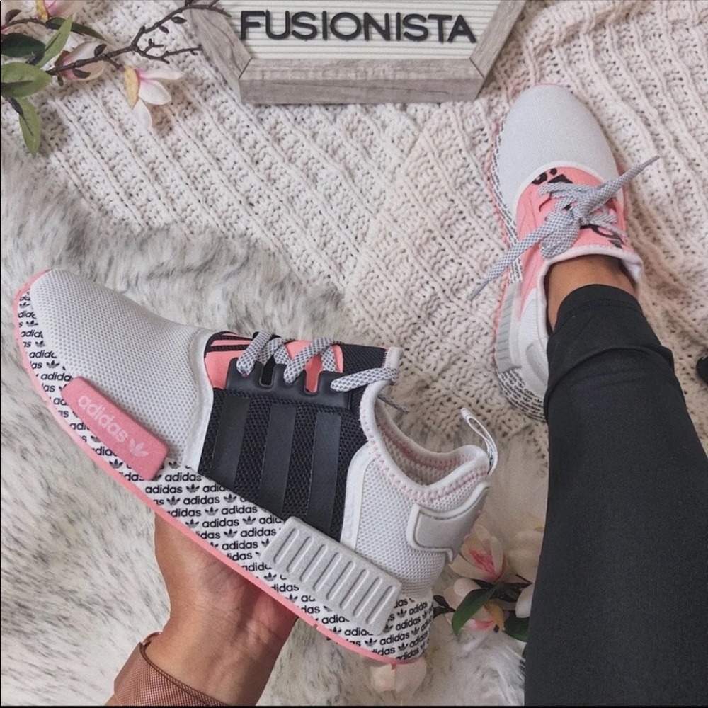 ‼️sold‼️🍭 Adidas NMD R1 White/Pink Spc. 5.5Y/7W - Picture 2 of 9